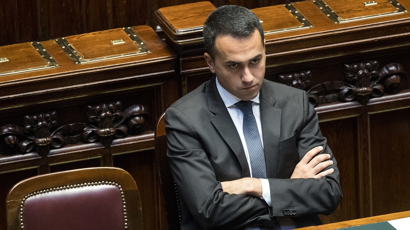 Dl Dignità, duello Di Maio-Martina. M5S: “Pd è partito dei padroni”