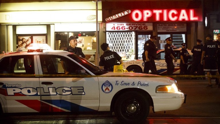 Paura a Toronto, sparatoria in strada: tre morti e 12 feriti