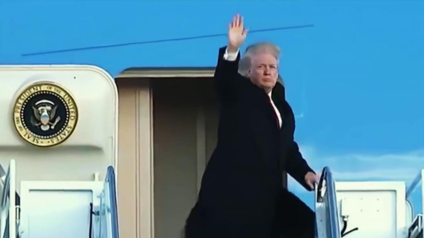 Trump si vanta dei suoi capelli: “Una delle mie più grandi doti”