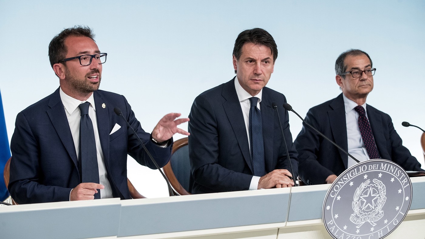 Milleproroghe: slitta e cambia la riforma delle Bcc, stop a intercettazioni