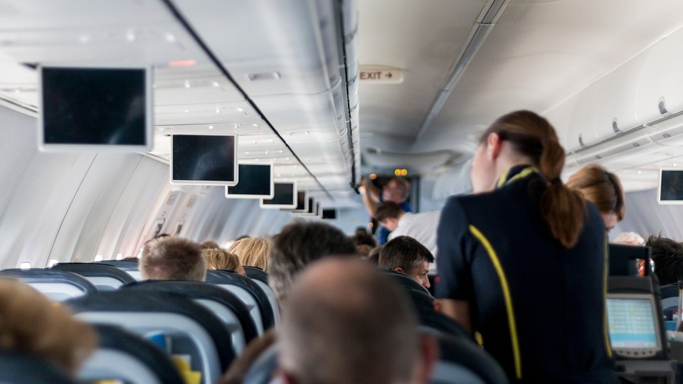 Migranti, in Svezia studentessa blocca volo per impedire rimpatrio