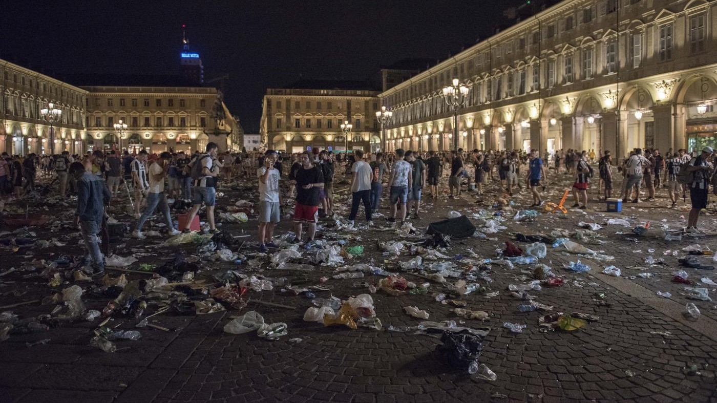 Torino, spray in piazza San Carlo: arrestato quinto componente della banda