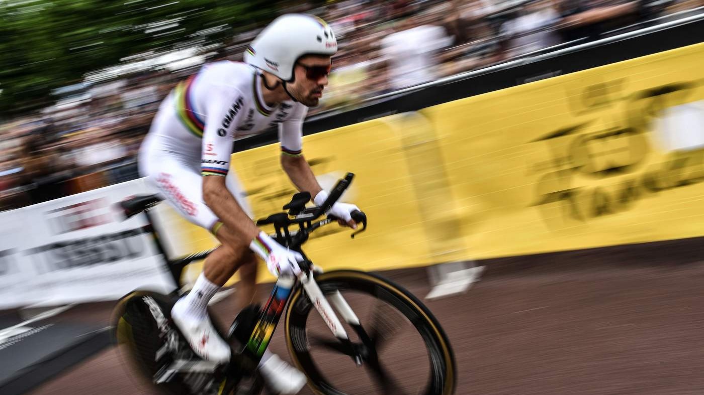 Tour de France: crono a Dumoulin, Thomas resta in giallo e ipoteca trionfo