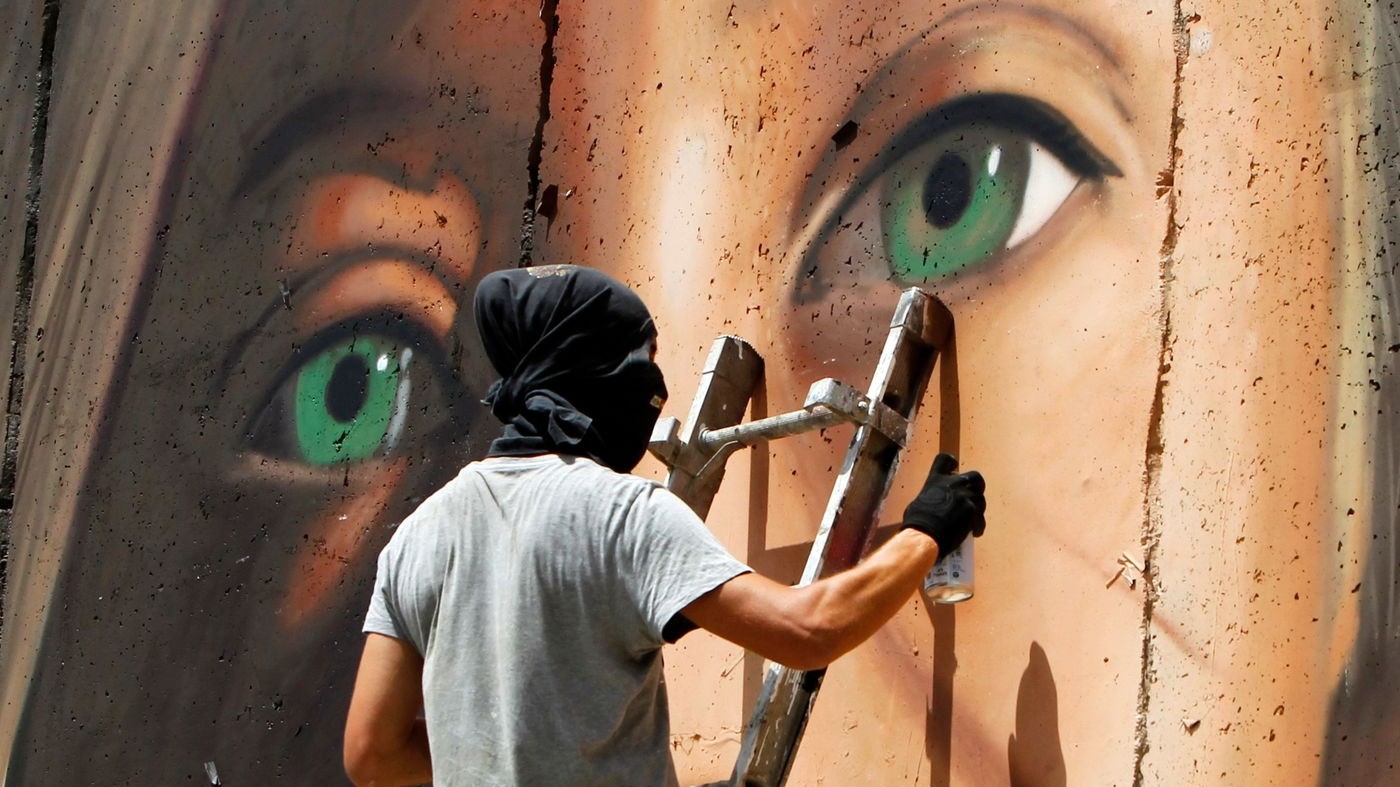 Murale pro Palestina in Cisgiordania: arrestato Jorit, street artist italiano