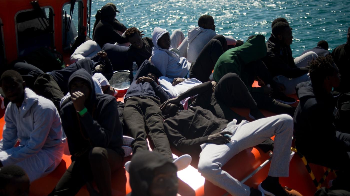 Tunisia, sì a sbarco nave con 40 migranti, in mare da 2 settimane