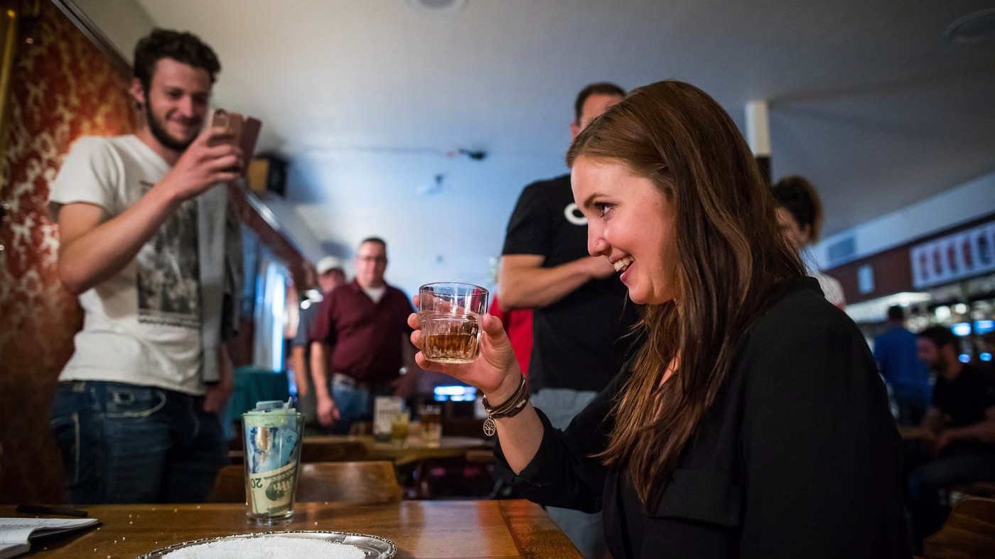 Sourtoe Cocktail, il drink dei coraggiosi: un dito mozzato a mollo nel whisky