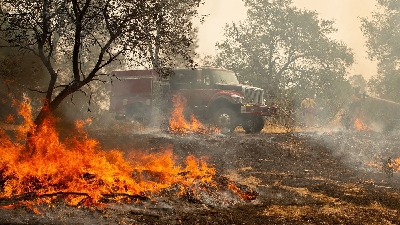 California, incendi ancora fuori controllo: almeno 7 morti. Le fiamme non si fermano