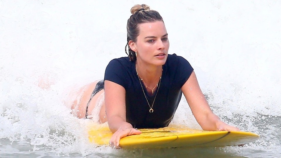 Margot Robbie, l'Australia nel cuore surf in vacanza con il marito