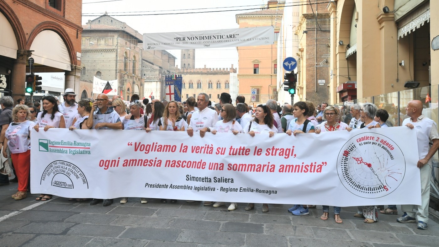 Strage di Bologna, 38 anni fa 85 morti. Mattarella: “Ancora zone d’ombra”