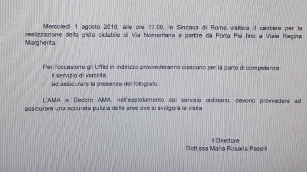 “Arriva la Raggi, pulite il cantiere”. È finto il blitz a sorpresa