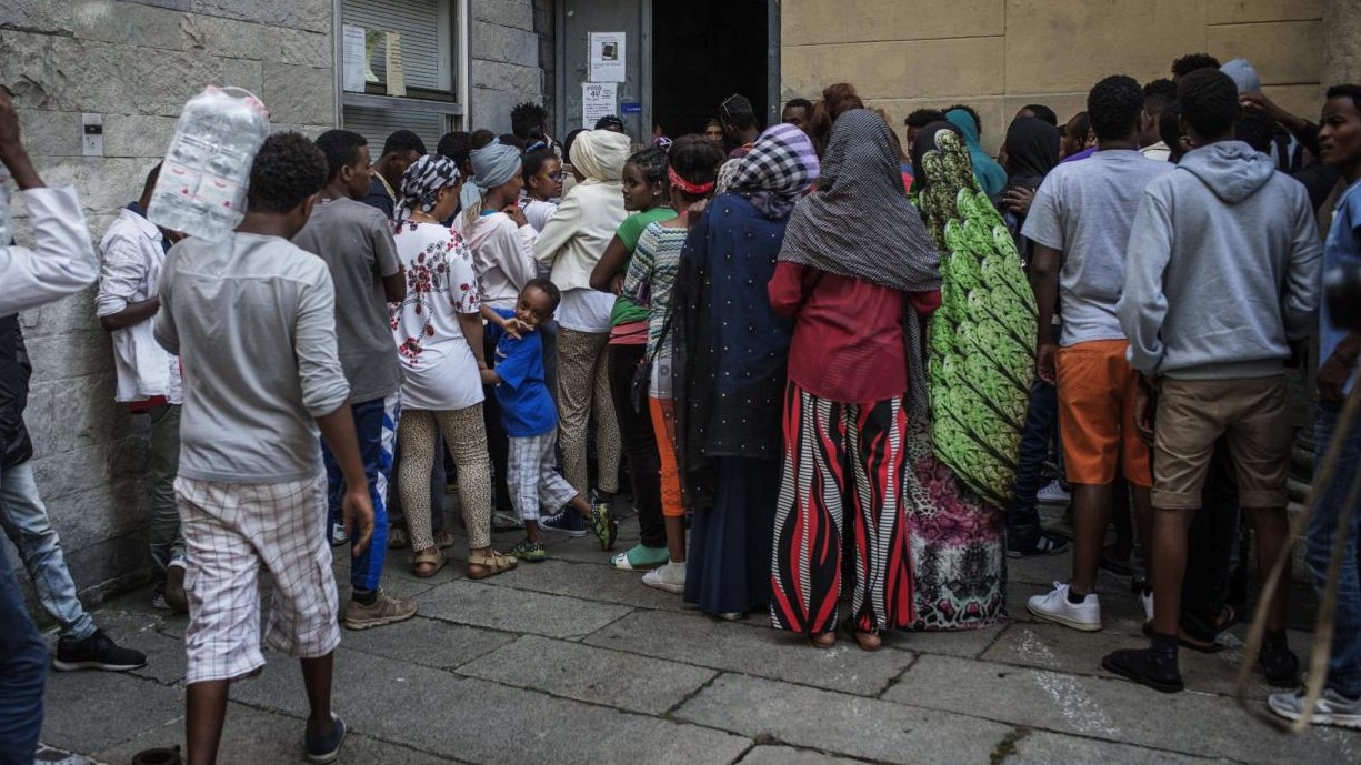 “Negro di m…”: spari contro migrante in una parrocchia a Pistoia