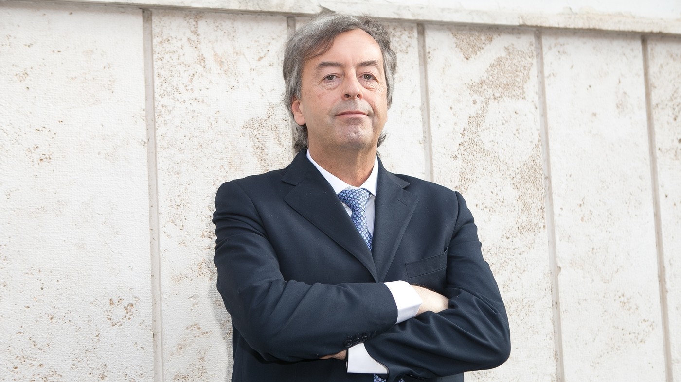 Vaccini, Burioni attacca la ministra Grillo. E i no vax gli augurano la morte