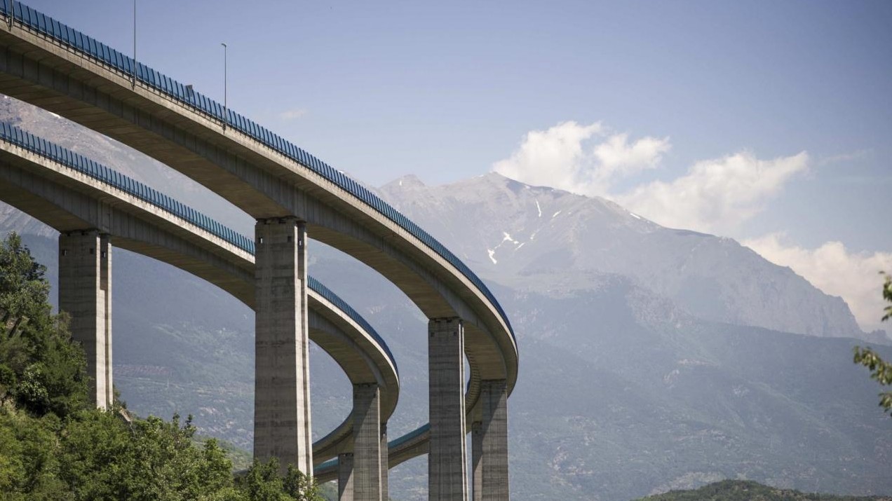 Scontro grandi opere, Di Maio frena ma rilancia dubbi: “10 miliardi sono uno spreco”