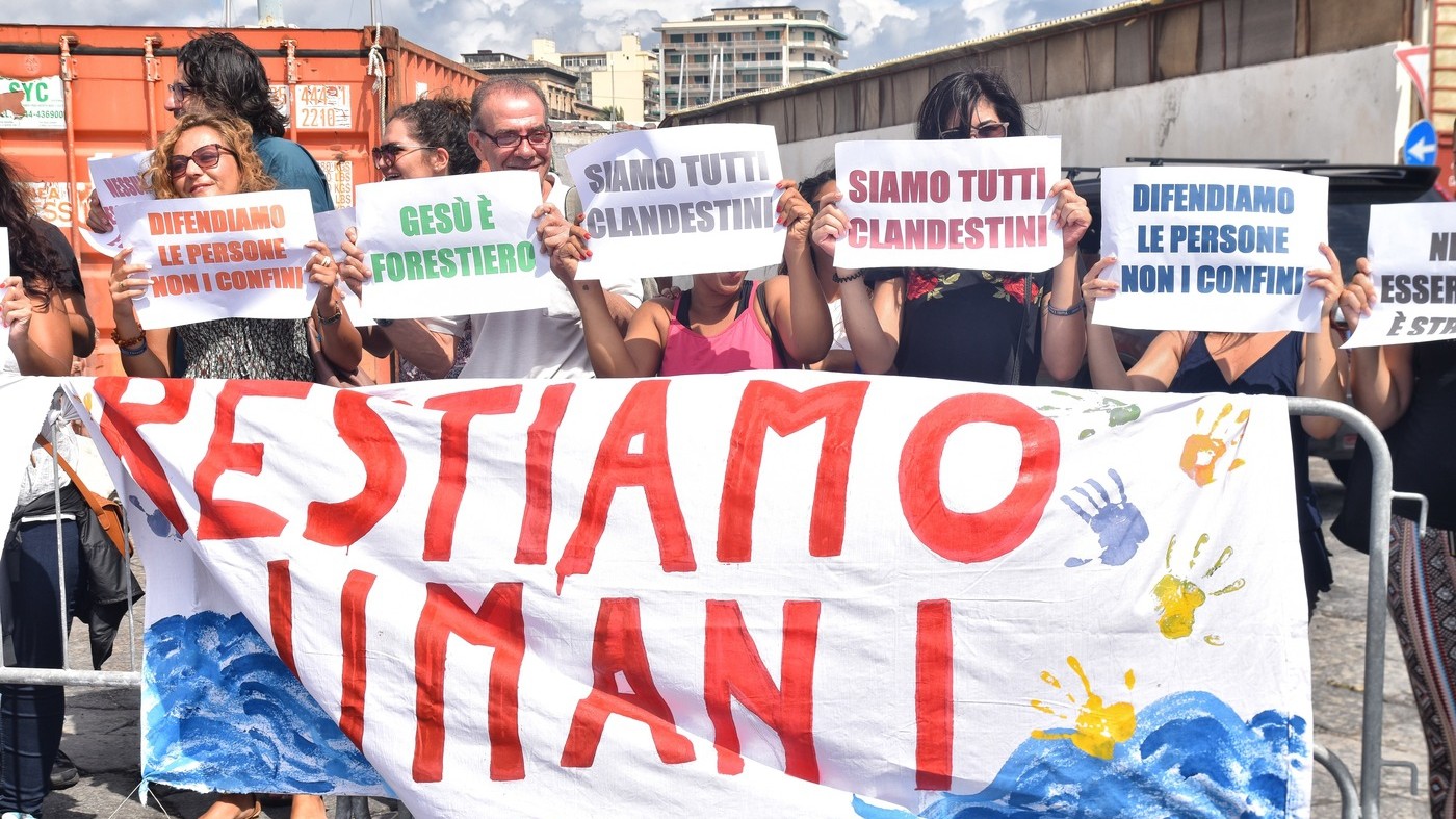Diciotti, “Facciamoli scendere”: proteste pro migranti a Catania