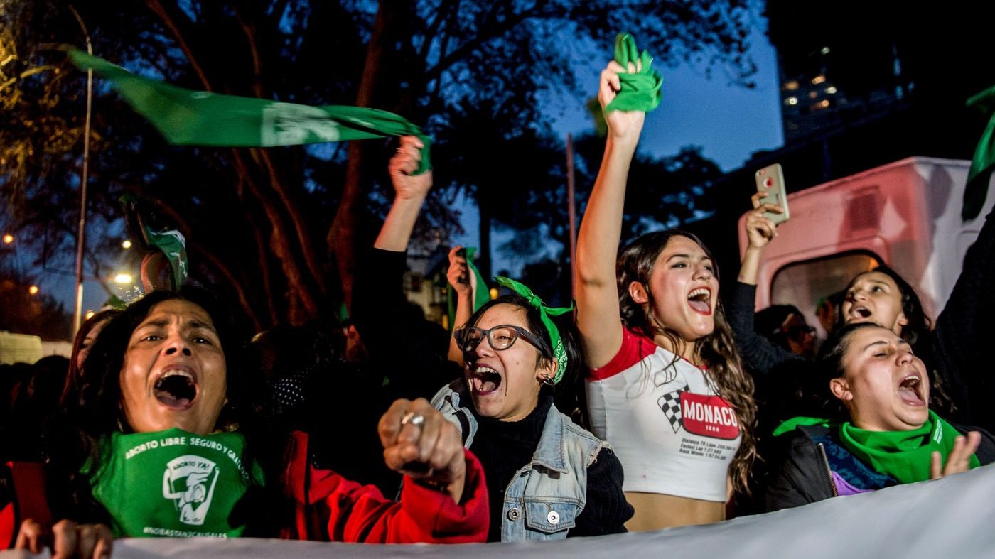 Argentina, Senato respinge legalizzazione aborto: scontri in piazza