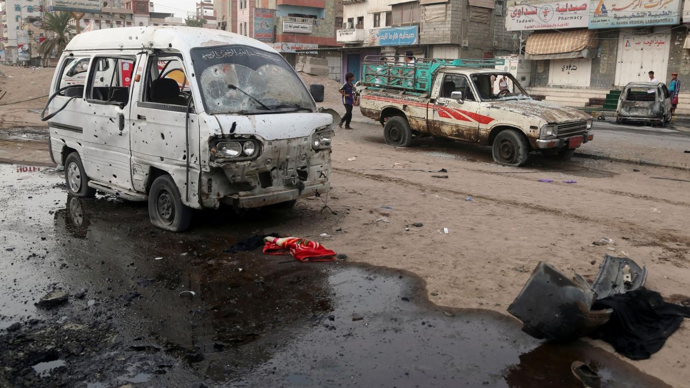 Yemen, raid aereo su scuolabus: almeno 39 morti e 51 feriti