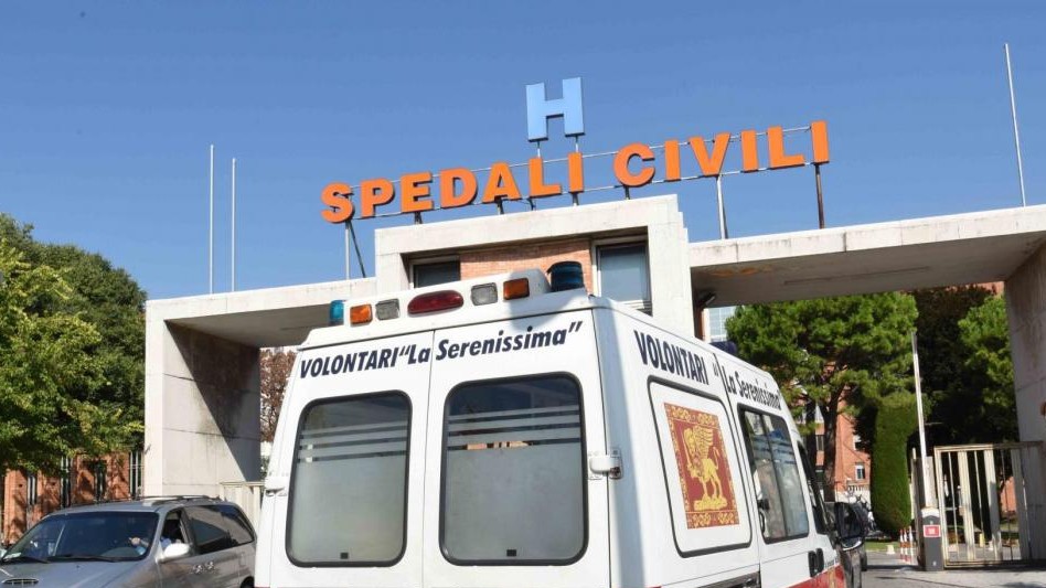 Brescia, neonato muore per un batterio preso all’ospedale: altri nove bebè contagiati