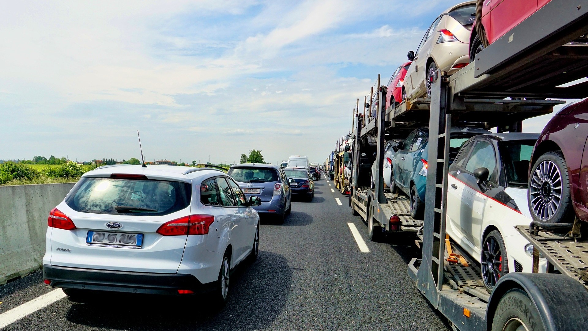 Traffico da bollino nero: milioni in viaggio verso spiagge e confini