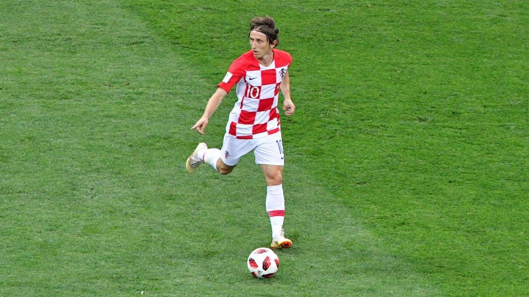 Calciomercato, sfuma Modric: Inter torna su Rafinha. Milan cede Silva e Locatelli