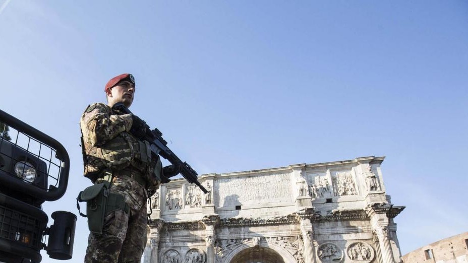 Scontro nel governo sulla leva obbligatoria. Salvini la rivuole, Trenta: “Idea romantica ma superata”