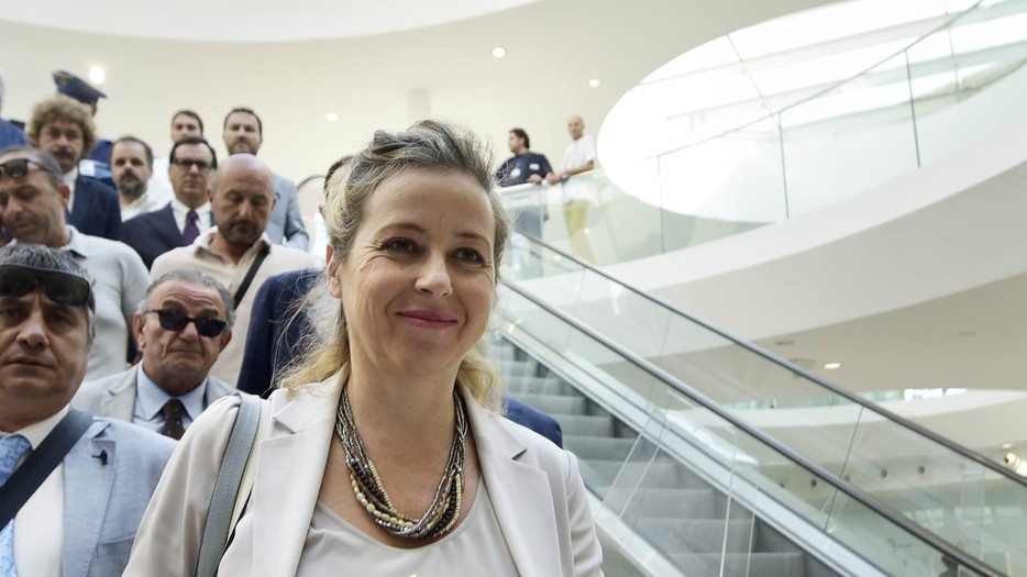 Vaccini, i chirurghi alla ministra: “Non ascolti apprendisti stregoni”
