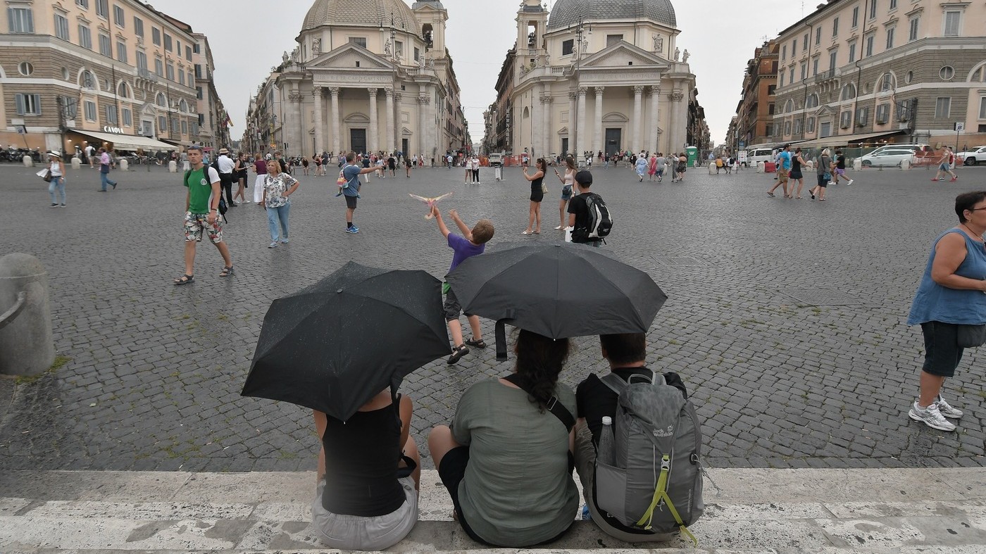 Meteo, nubi e qualche pioggia, verso la burrasca di Ferragosto