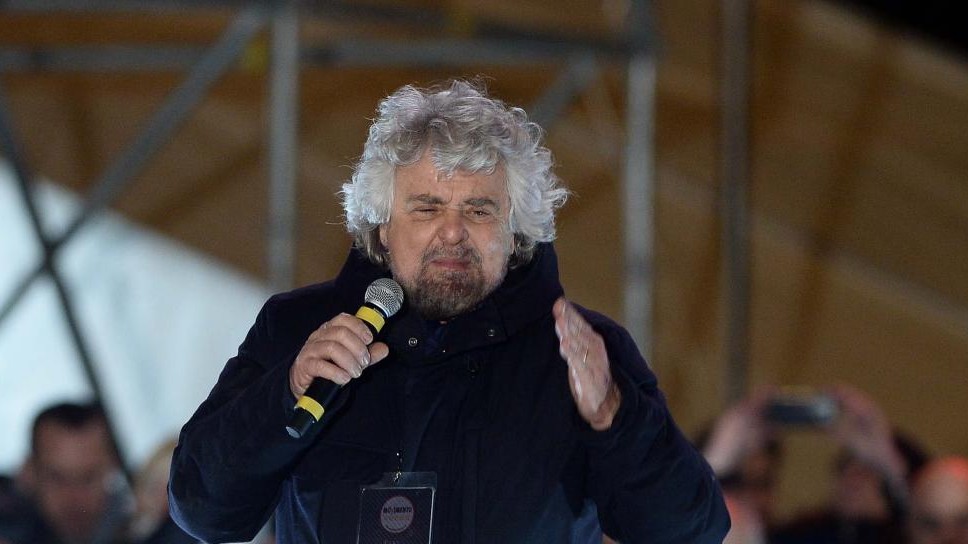 Beppe Grillo contro omeopatia, polemica fra i follower mentre Burioni applaude