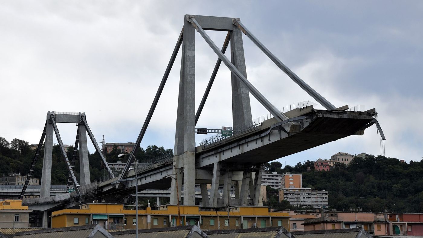 Ferragosto difficile. Il disastro di Genova taglia in due l’Italia