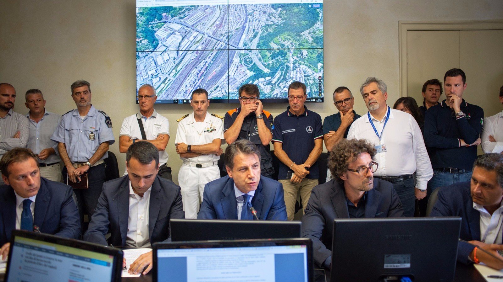 Genova, Conte: “Revoca concessione ad Autostrade”. Atlantia a picco, non fa prezzo in avvio