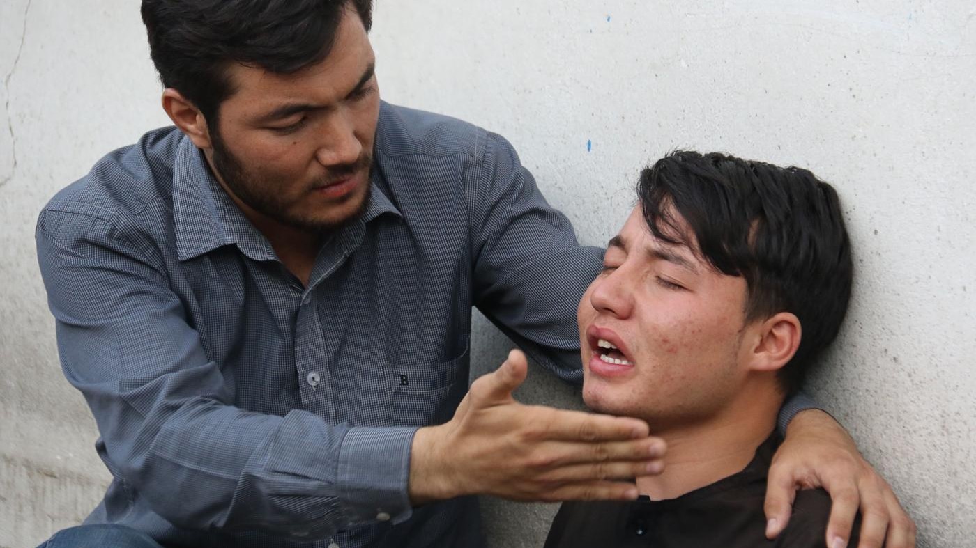 Afghanistan, kamikaze contro scuola in zona sciita: almeno 37 morti
