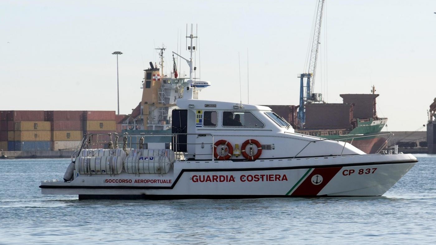 Motovedetta italiana salva 170 migranti. Salvini attacca: “Non avvertiti”