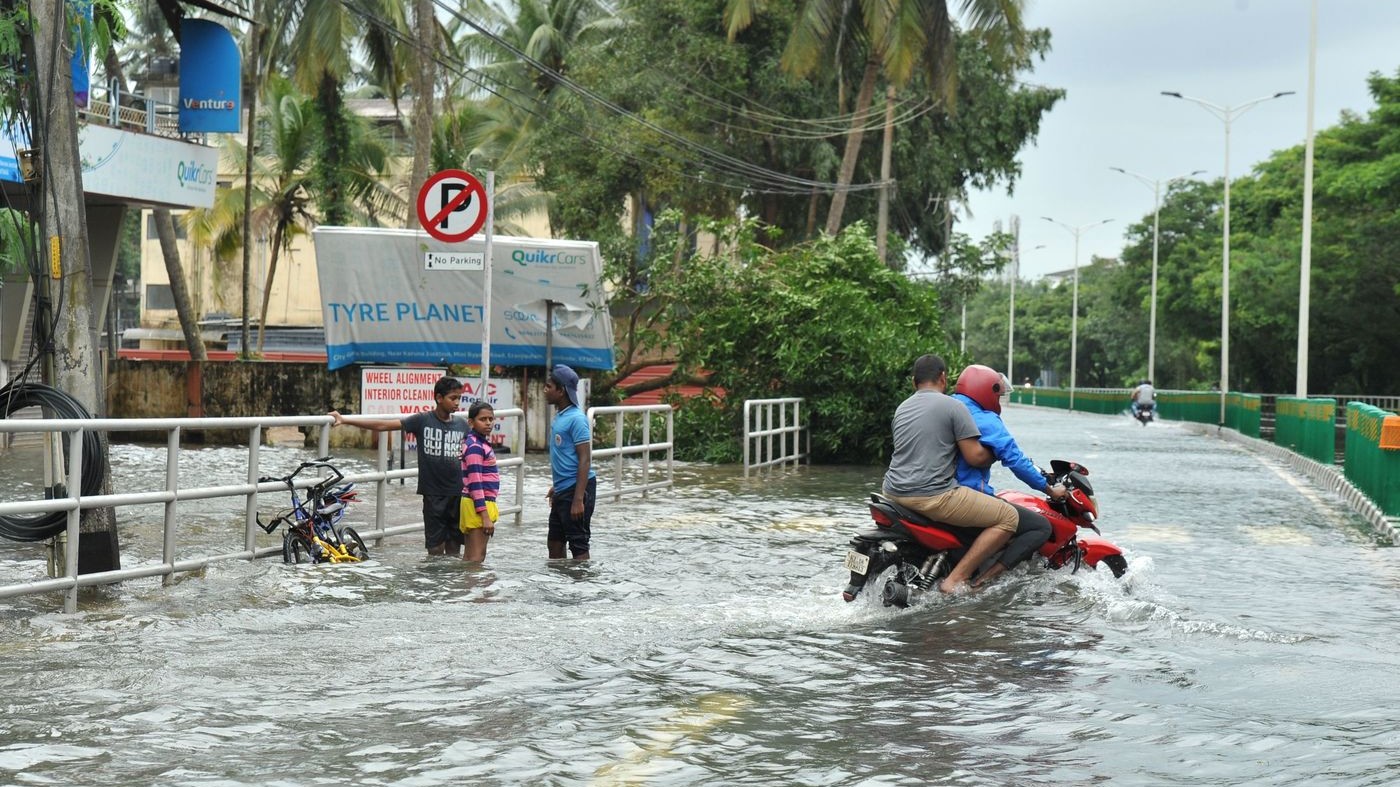 India, alluvioni in Kerala: 324 morti, oltre 220mila sfollati