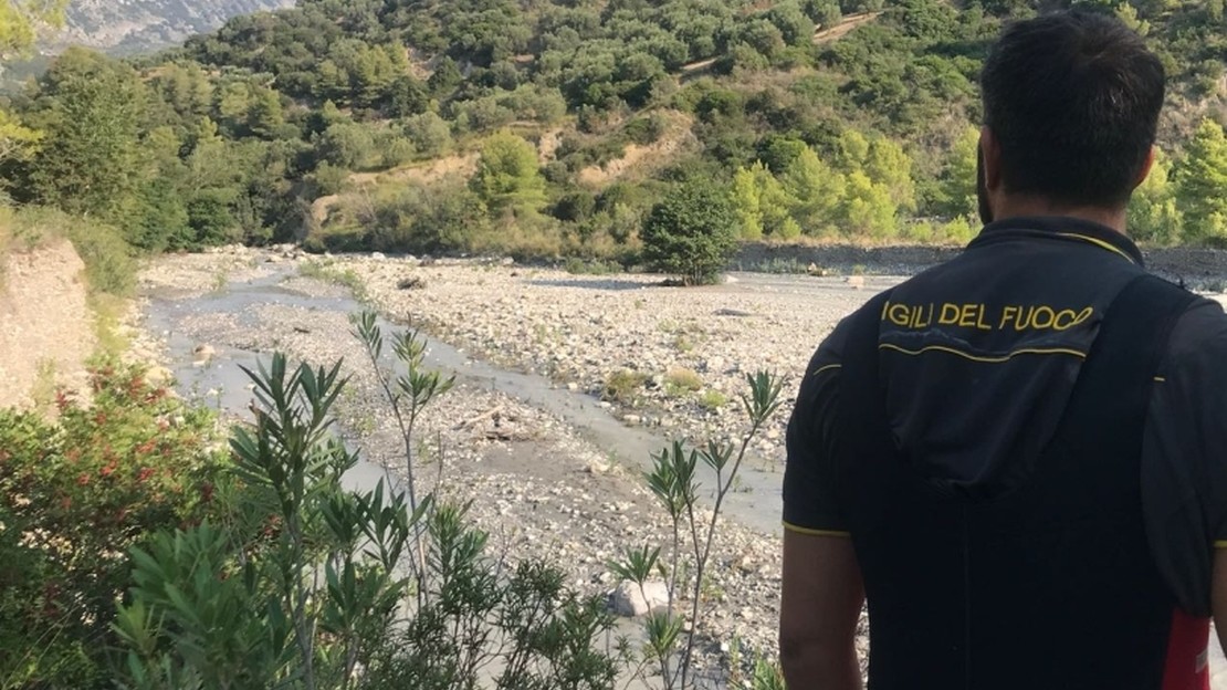 Calabria, piena del torrente Raganello travolge escursionisti: 10 morti. Vivi i tre dispersi