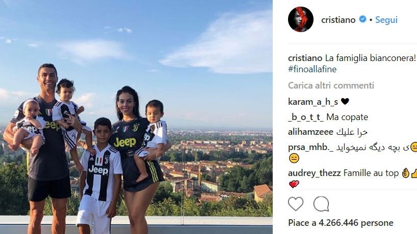 La famiglia Ronaldo in bianconero: boom di like per la foto di Cr7
