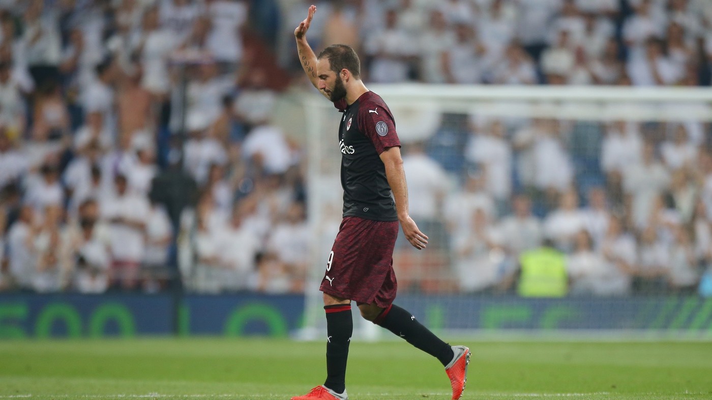 Milan verso Napoli. Altafini su Higuain: “Deve fregarsene dei fischi”