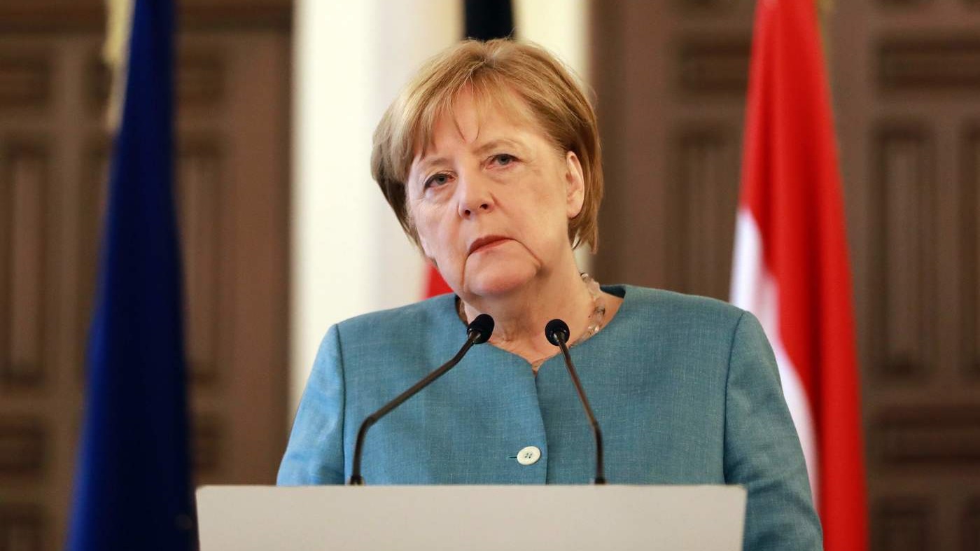 Migranti, verso il minisummit Ue con 16 Paesi. Merkel frena: “Incontro di lavoro”