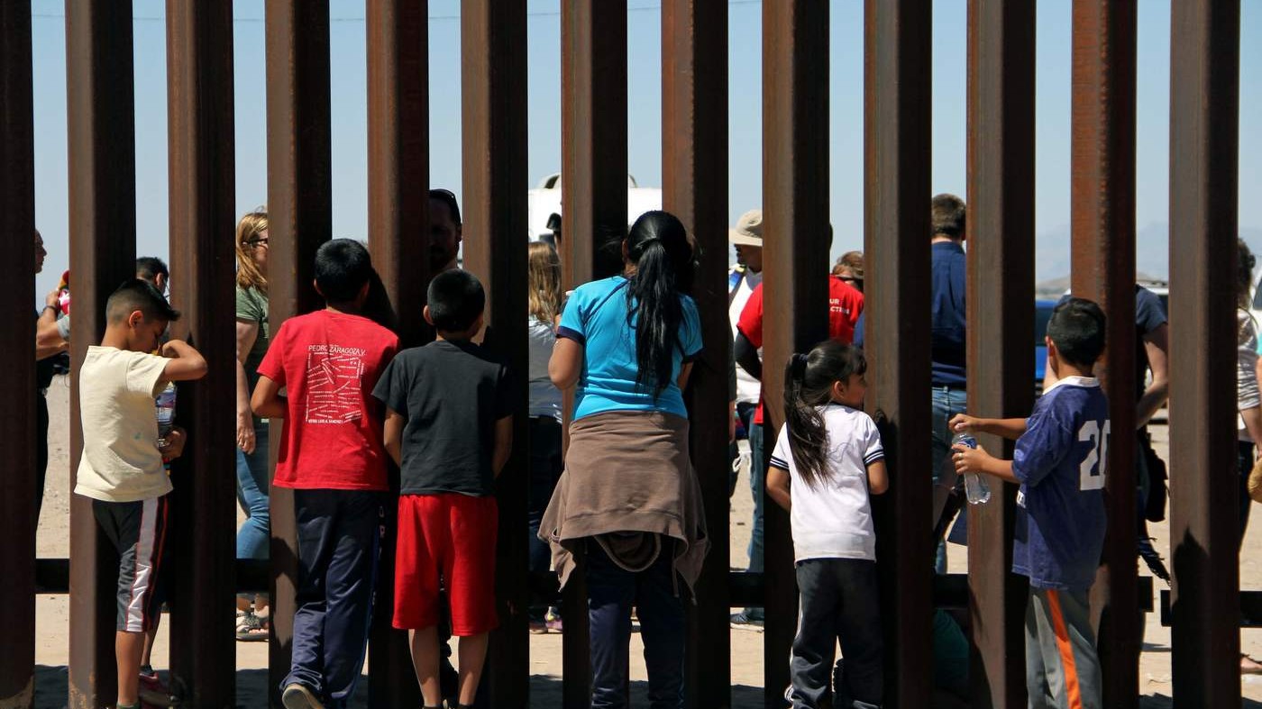 Usa, giudice California ordina di riunire famiglie migranti separate