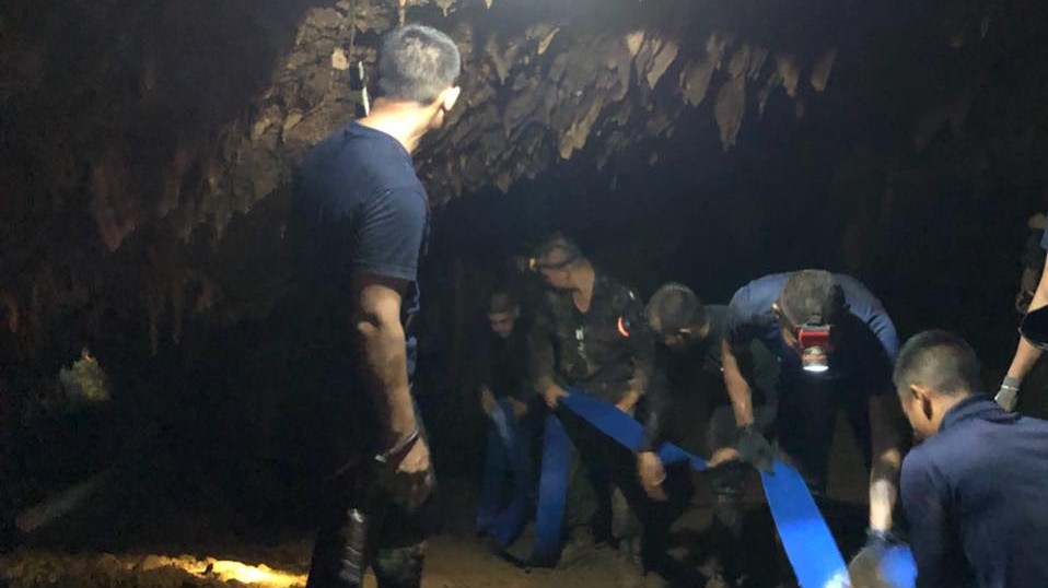 Thailandia, 12 ragazzi intrappolati nella grotta: è corsa contro il tempo