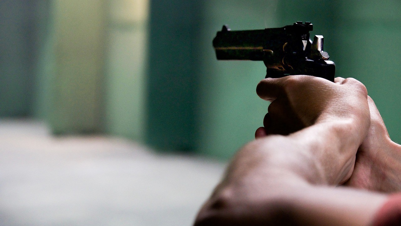 Reati in calo, ma cresce la paura: un italiano su 4 vuole una pistola