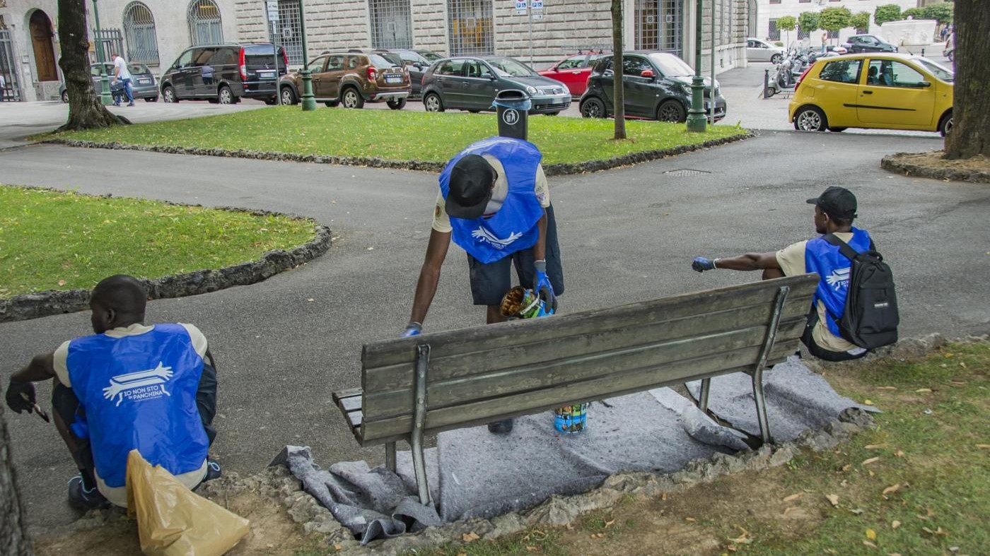 Migranti, italiani favorevoli all’accoglienza se lavorano gratis