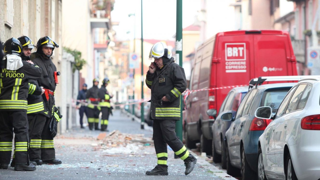 Livorno, esplosione in un appartamento: tre persone ferite