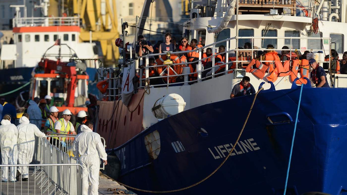 Migranti, Malta chiude i porti alle navi delle ong