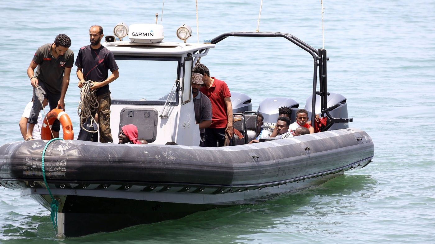 Migranti, governo compatto su linea dura. Nel M5s gelo Fico-Di Maio