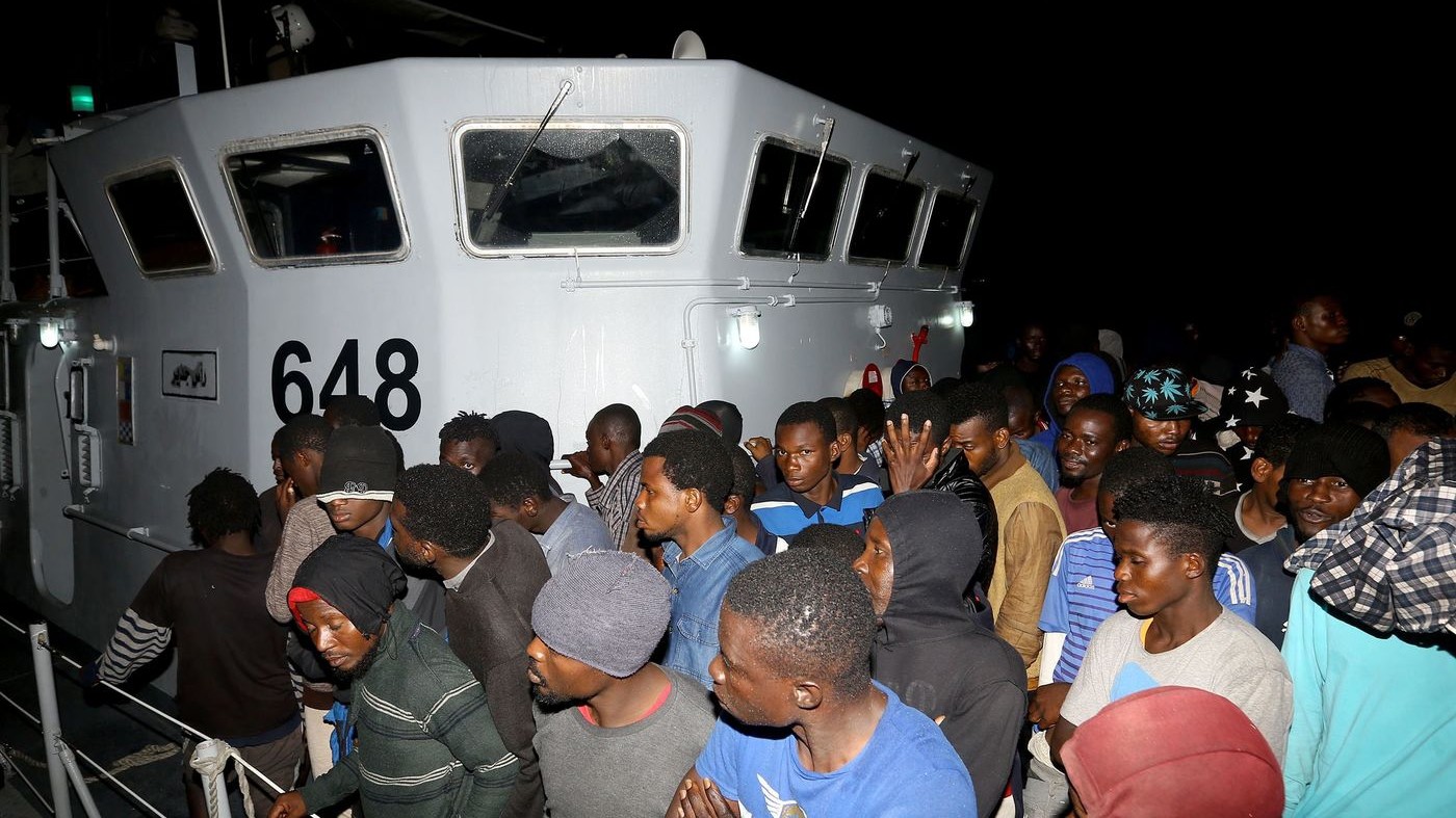 Migranti, nuovo naufragio al largo della Libia: 63 dispersi
