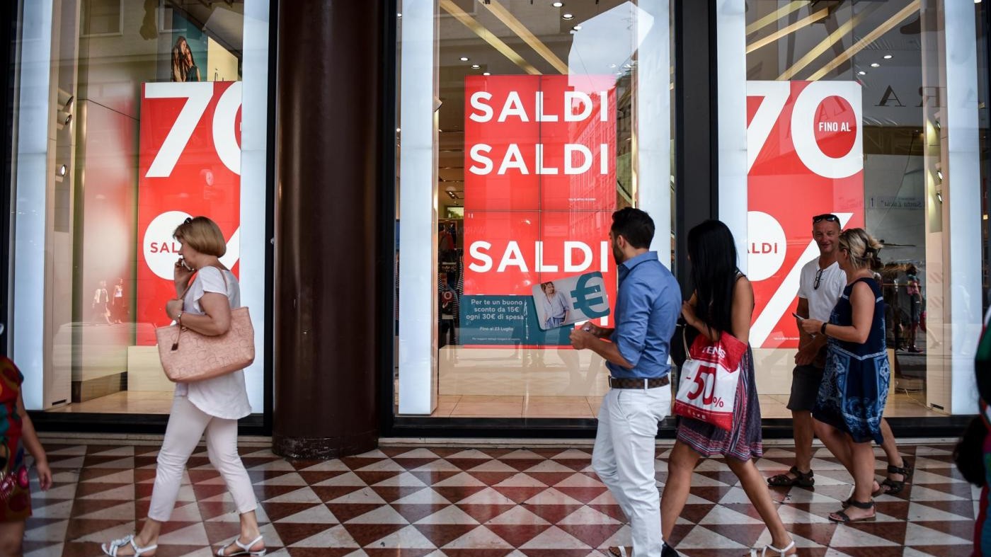Via a saldi, ma per associazioni consumatori vendite non decollano