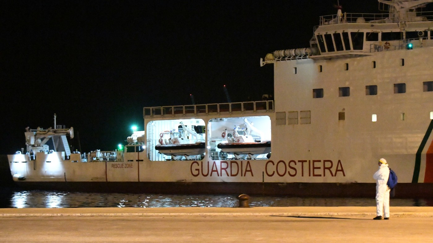 Migranti, sì a dl motovedette: 12 navi a Libia, impegno per 2,5 mln
