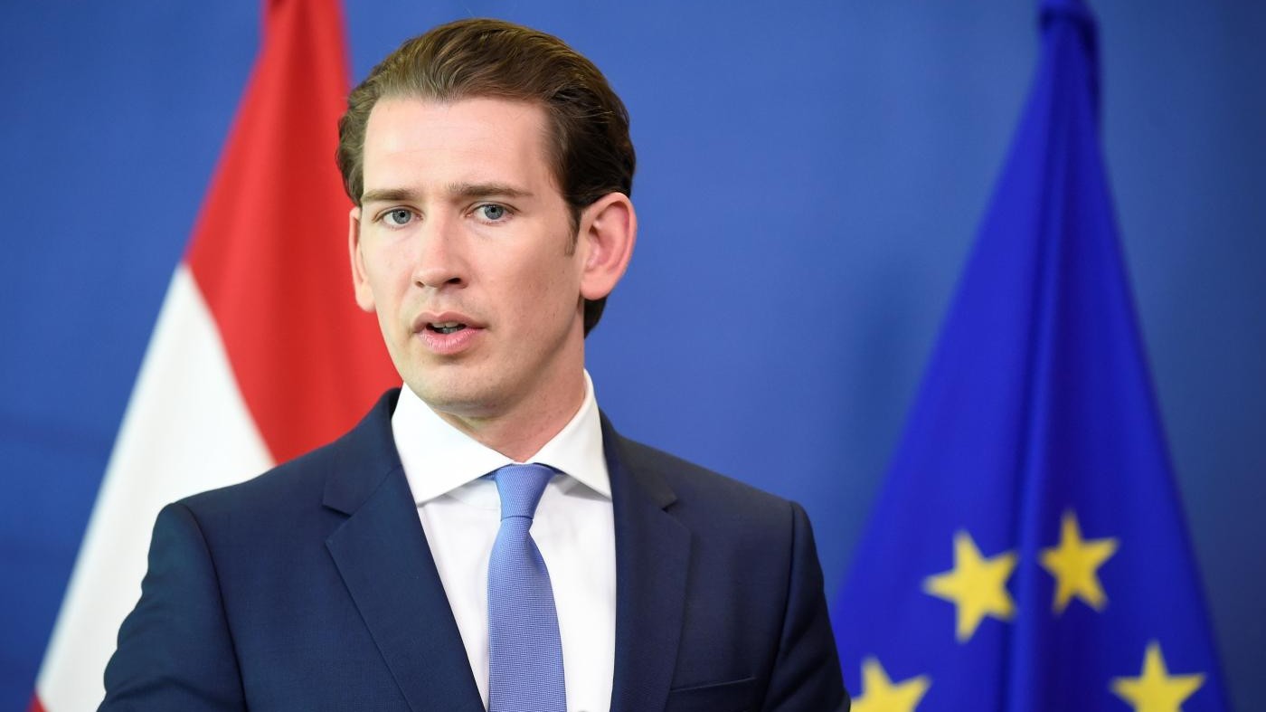 Migranti, Austria pronta a proteggere i confini dopo l’accordo in Germania. Moavero: “Se ne assume la responsabilità”