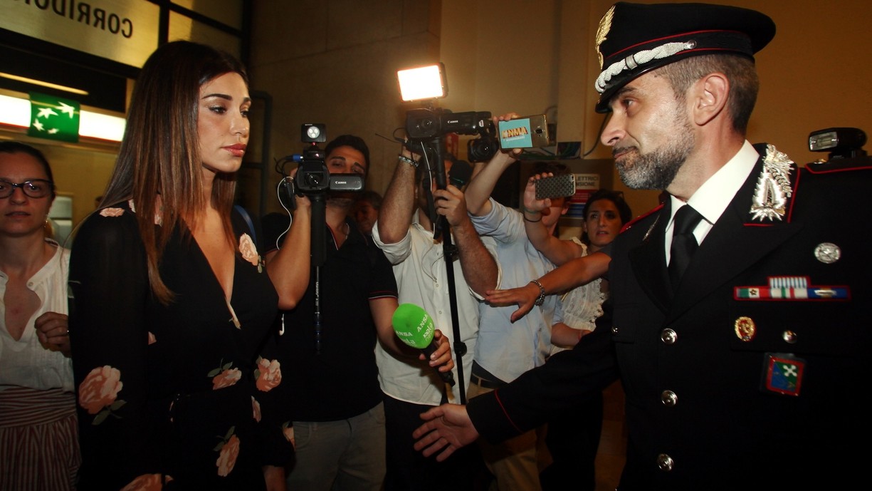 Belen contro Moric: “Nuda per casa davanti a suo figlio? Accuse inaccettabili”