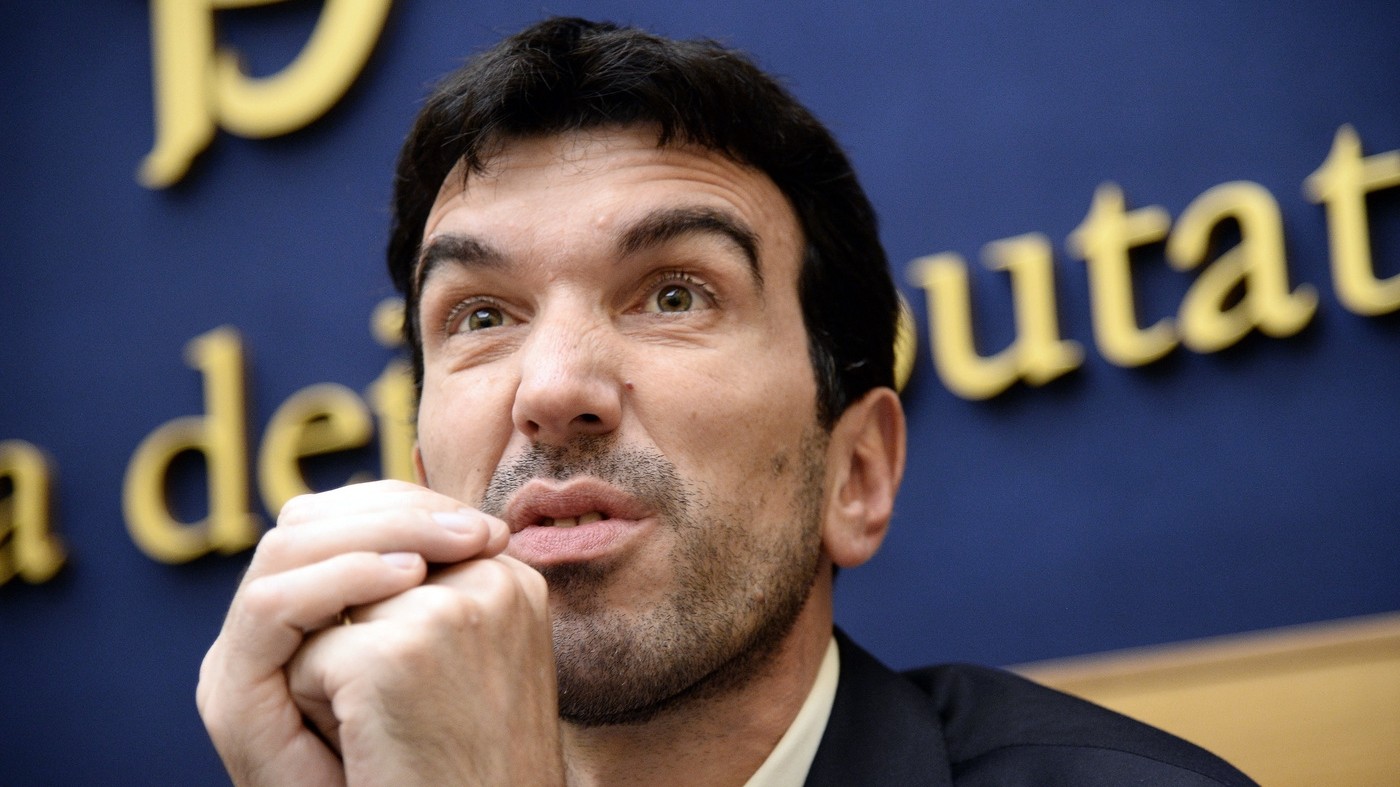 Pd, Martina ‘convince’ renziani: sarà segretario. Divisioni su data Congresso