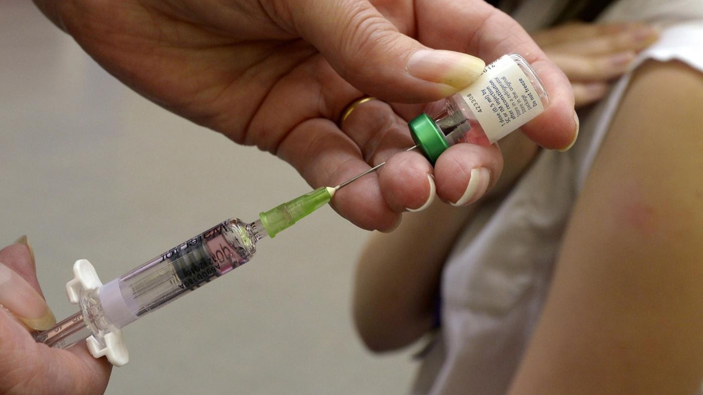 Gran Bretagna, aumentano i casi di morbillo: “La colpa è dell’Italia”